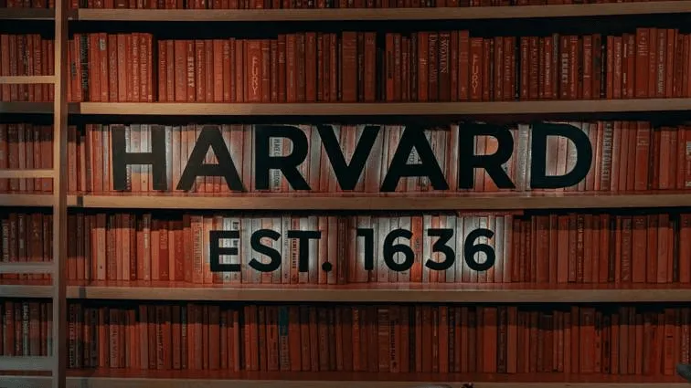 Harvard Schriftzug.webp