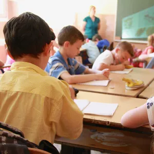 Kinder in Schule.webp