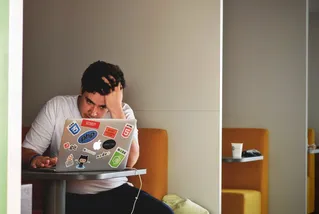 Person am Laptop.webp