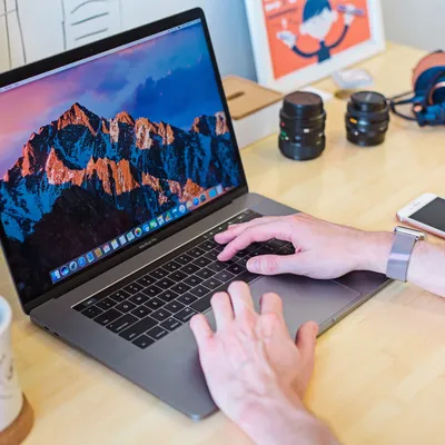Person an Laptop.webp
