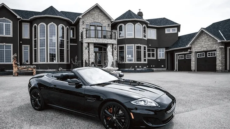 Villa und Auto.webp