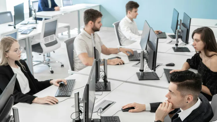 Semesterferien Job: So verdienst du in der vorlesungsfreien Zeit maximales Geld