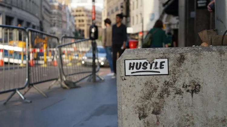 Die Gefahren der "Hustle-Culture": Arbeiten bis zum Umfallen 