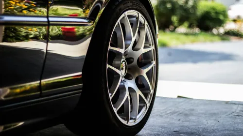 Teures Hobby Auto – Mit diesen Pflege-Tricks sparst du zumindest bei den Reifen.